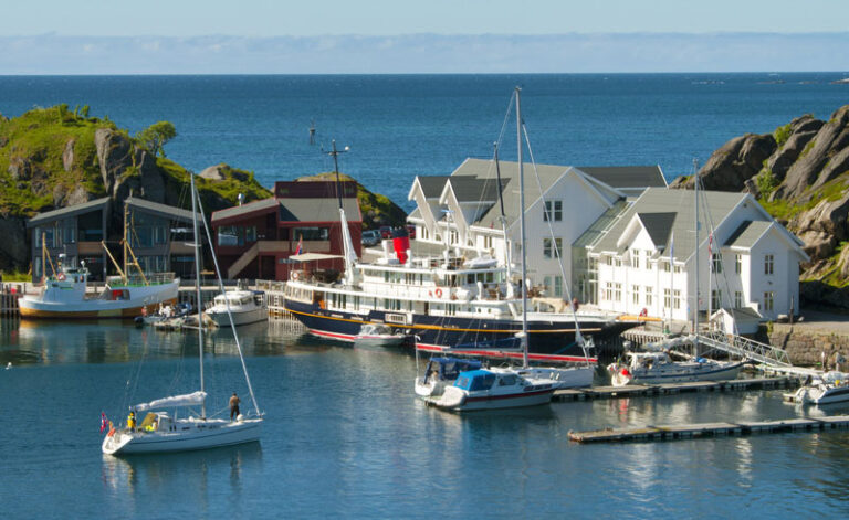 hamn i senja waterside