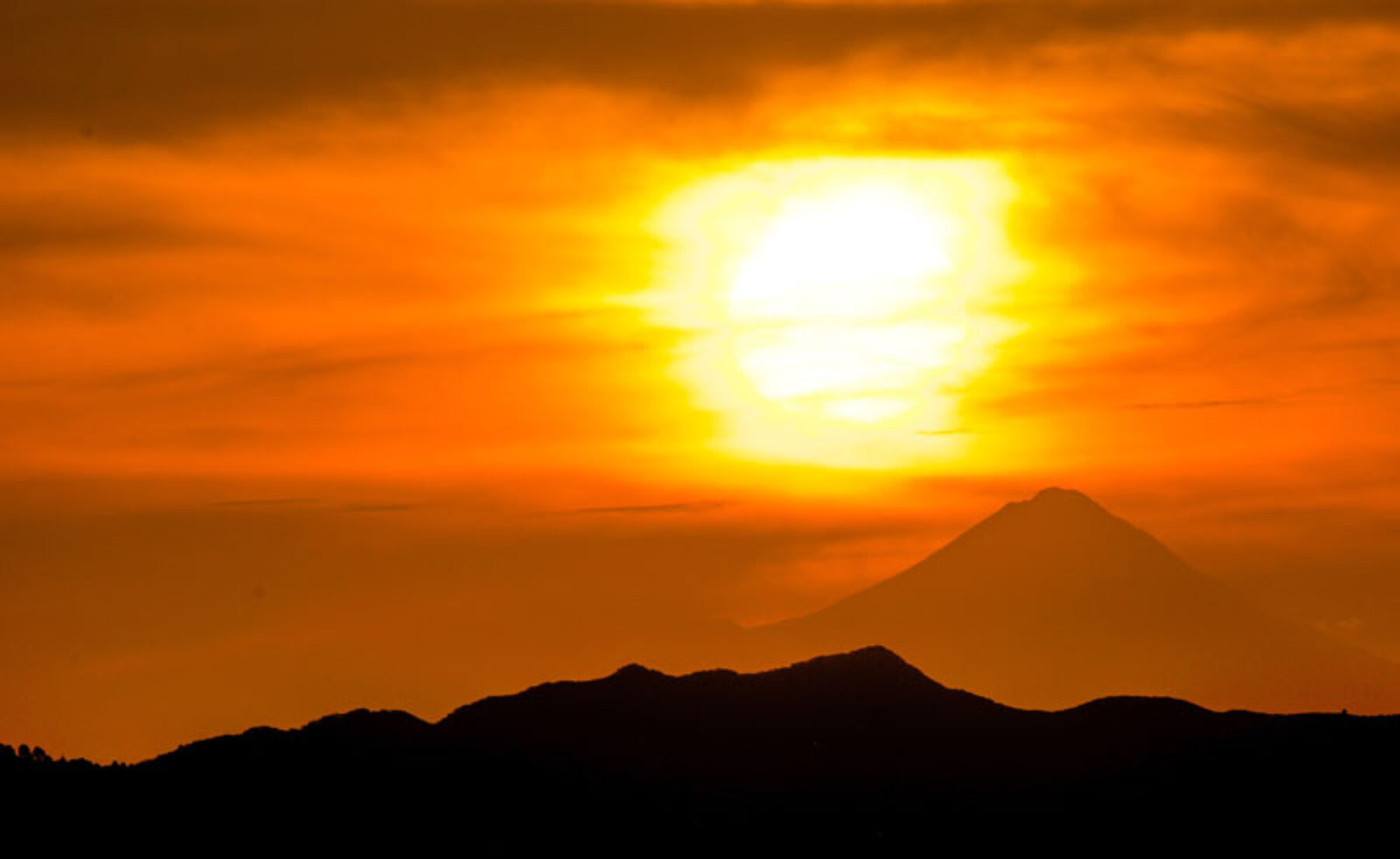 new zealand tongariro guided walk sunset over volcano