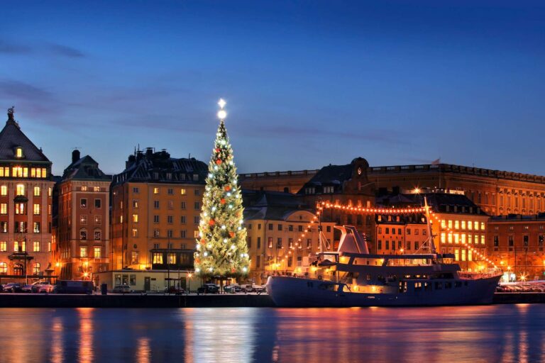 sweden-stockholm-festive-christmas-tree-istk
