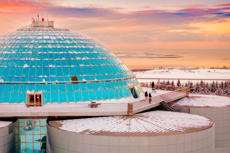 iceland-perlan-viewing-deck-winter-reykjavik-rth