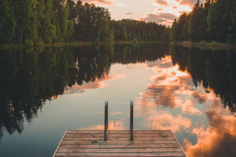 finland-lakeland-lake-pier-sunset-visit-saimaa