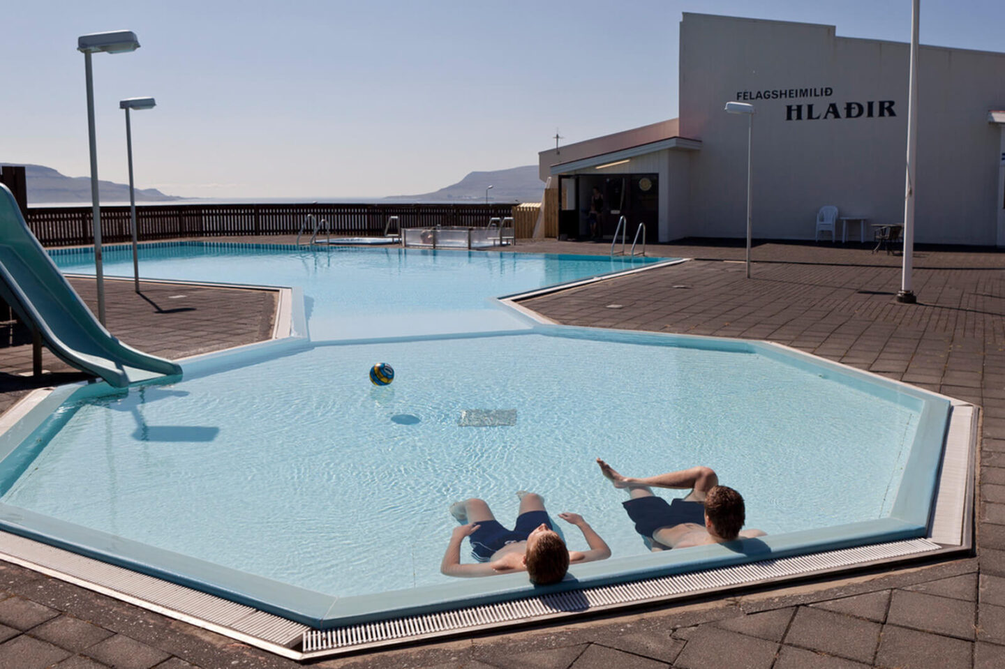 iceland-relaxing-in-swimming-pool-rth