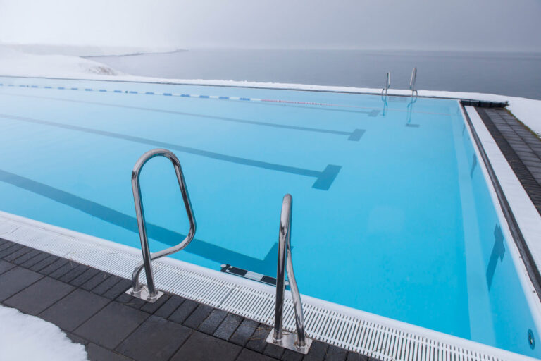 north-iceland-hofsos-swimming-pool-with-view-winter-rth