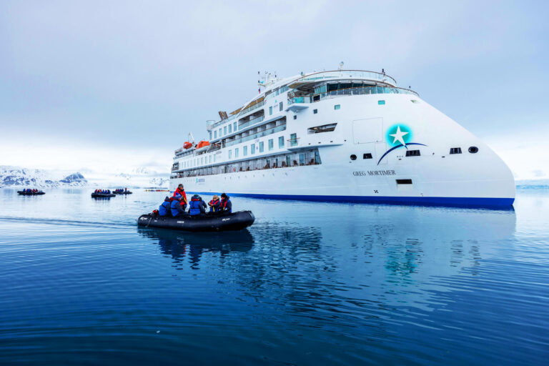 arctic-the-greg-mortimer-in-krossfjorden-svalbard-ae