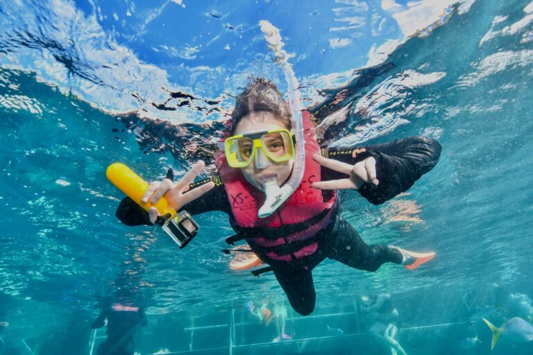 australia-phoebe-snorkelling-great-barrier-reef