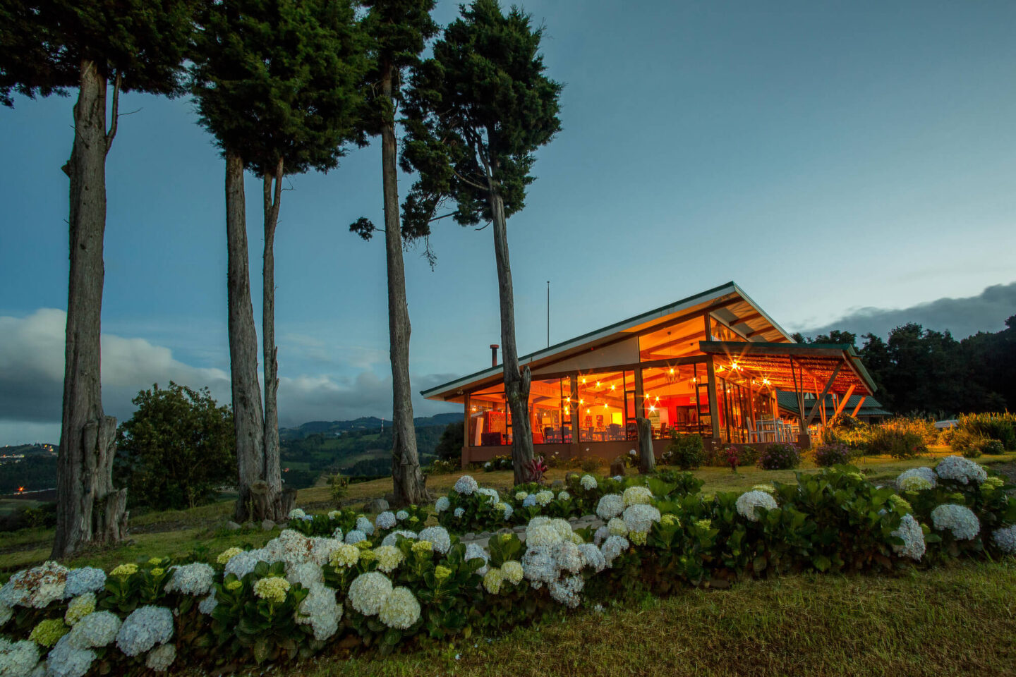 chayote-lodge-outside-restaurant