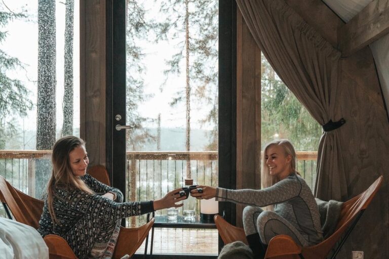 finland-nuuksio-haltia-glamping-interior-women-summer