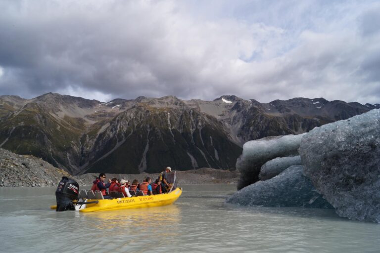 hiking-new-zealand-tasman-glacier