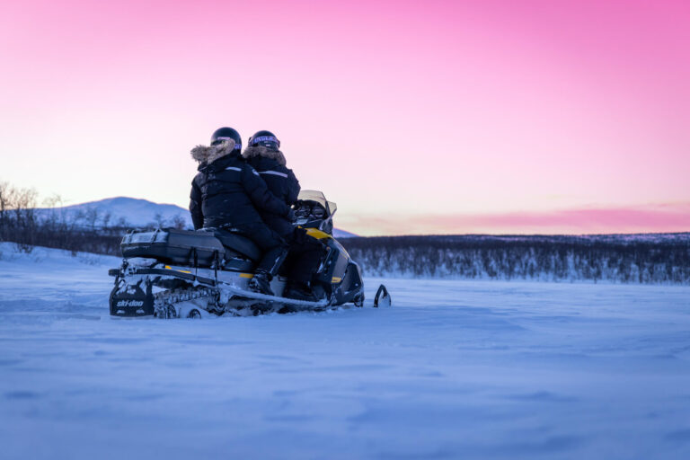 swedish-lapland-snowmobiling-at-mattarahkka-lodge