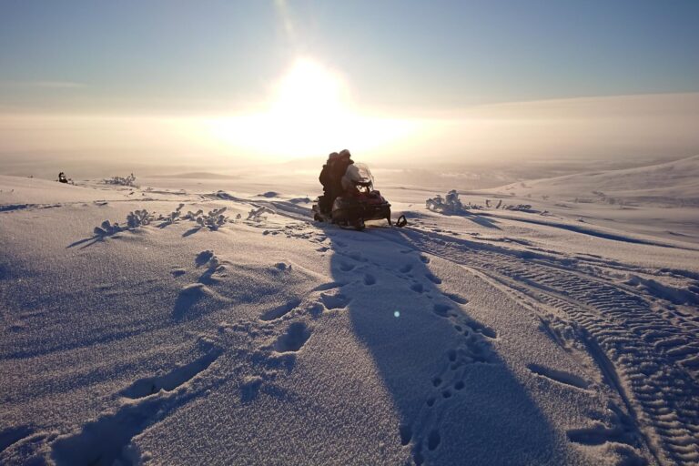 swedish-lapland-snowmobiling-in-winter-sun-mnll