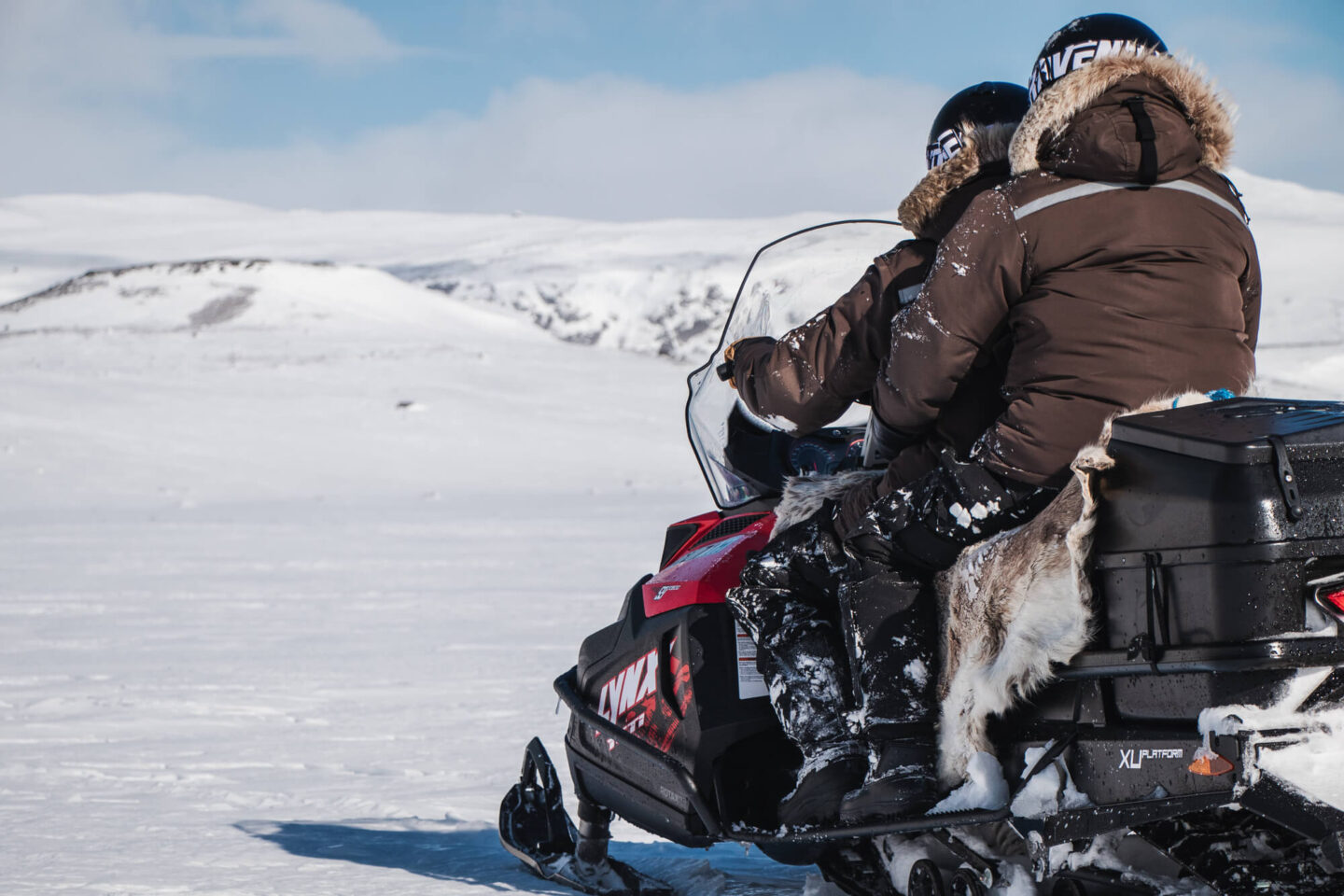 swedish-lapland-snowmobiling-mnll