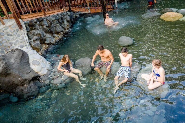 costa-rica-arenal-volcano-and-ecotermales-hot-springs-family-bp