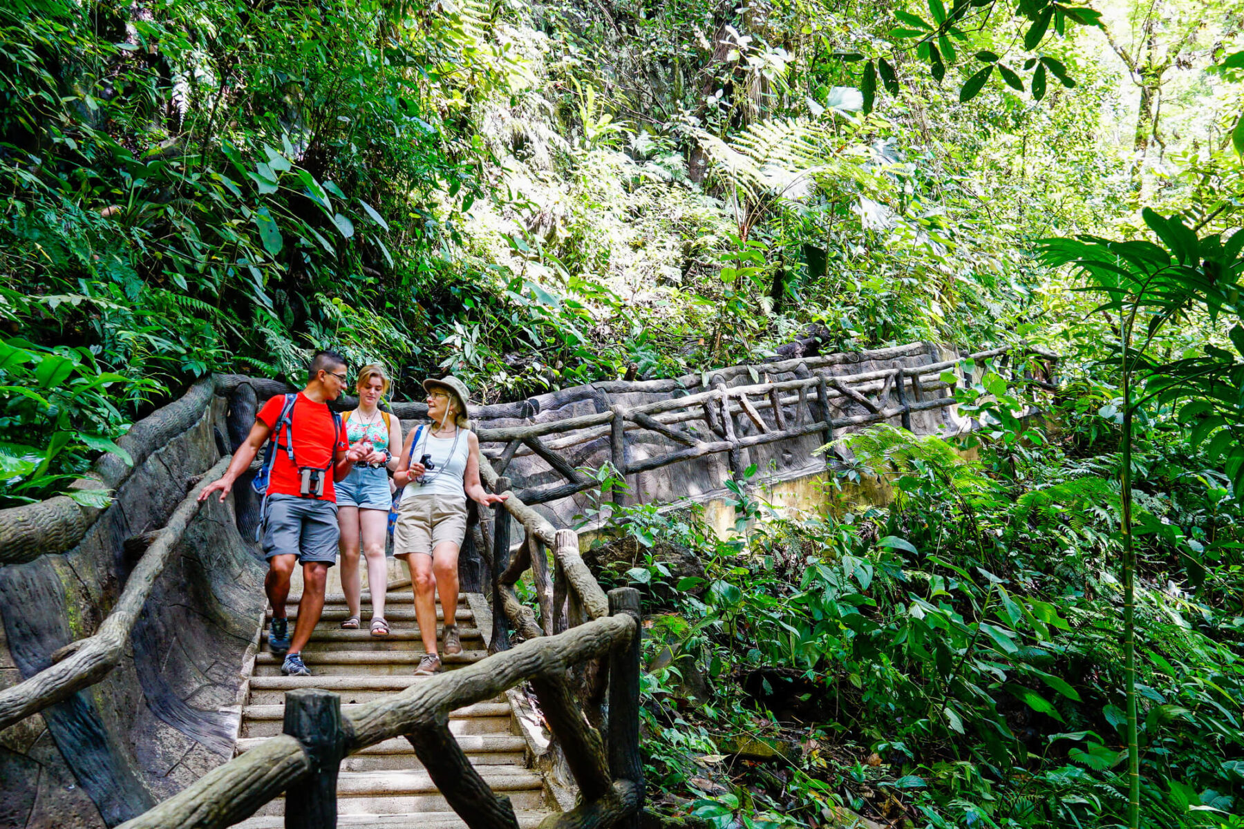 costa-rica-group-at-la-fortuna-waterfall-it