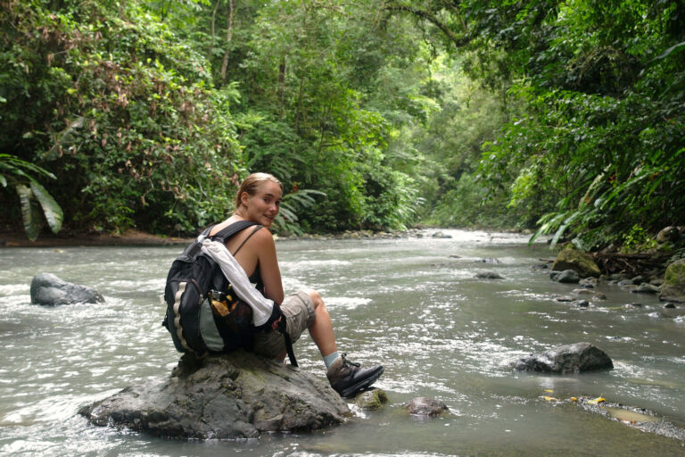 costa-rica-hiker-resting-corcovado-osa-peninsula-istk