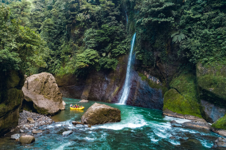 costa-rica-rafting-on-pacuare-river-tb