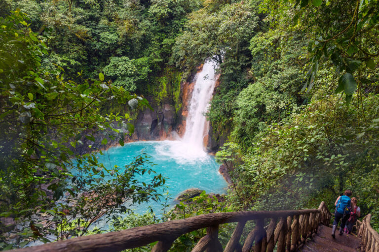 costa-rica-rio-celeste-waterfall-istk