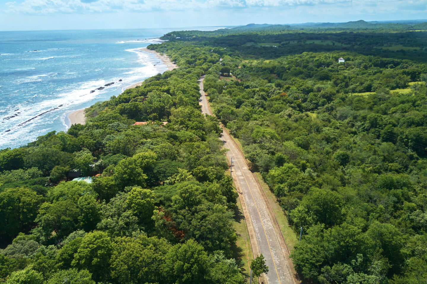 costa-rica-road-by-pacific-coastline-istk