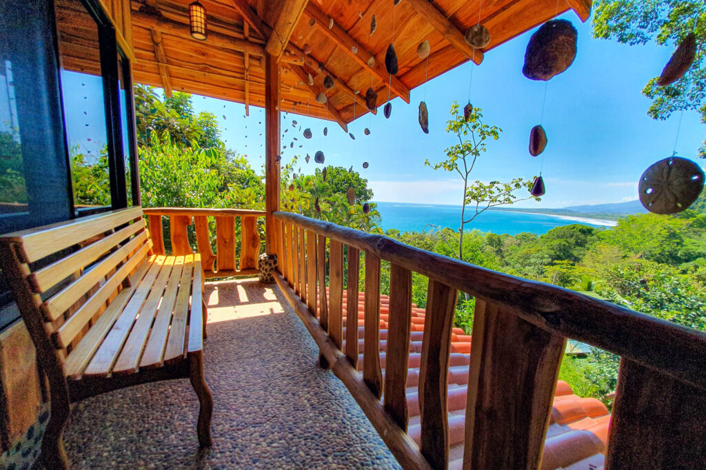 la-cusinga-lodge-ocean-view-deluxe-suite-balcony