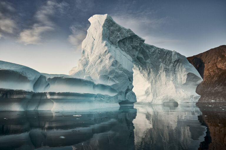 greenland-scoresbysund-iceberg-arch-rth