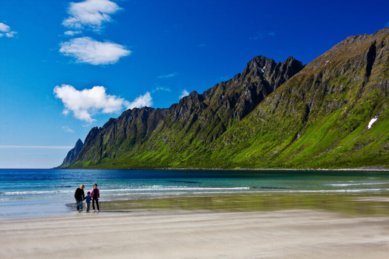 norway-family-on-beach-senja-nn