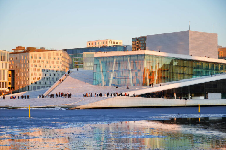 norway-oslo-opera-house-winter-vn