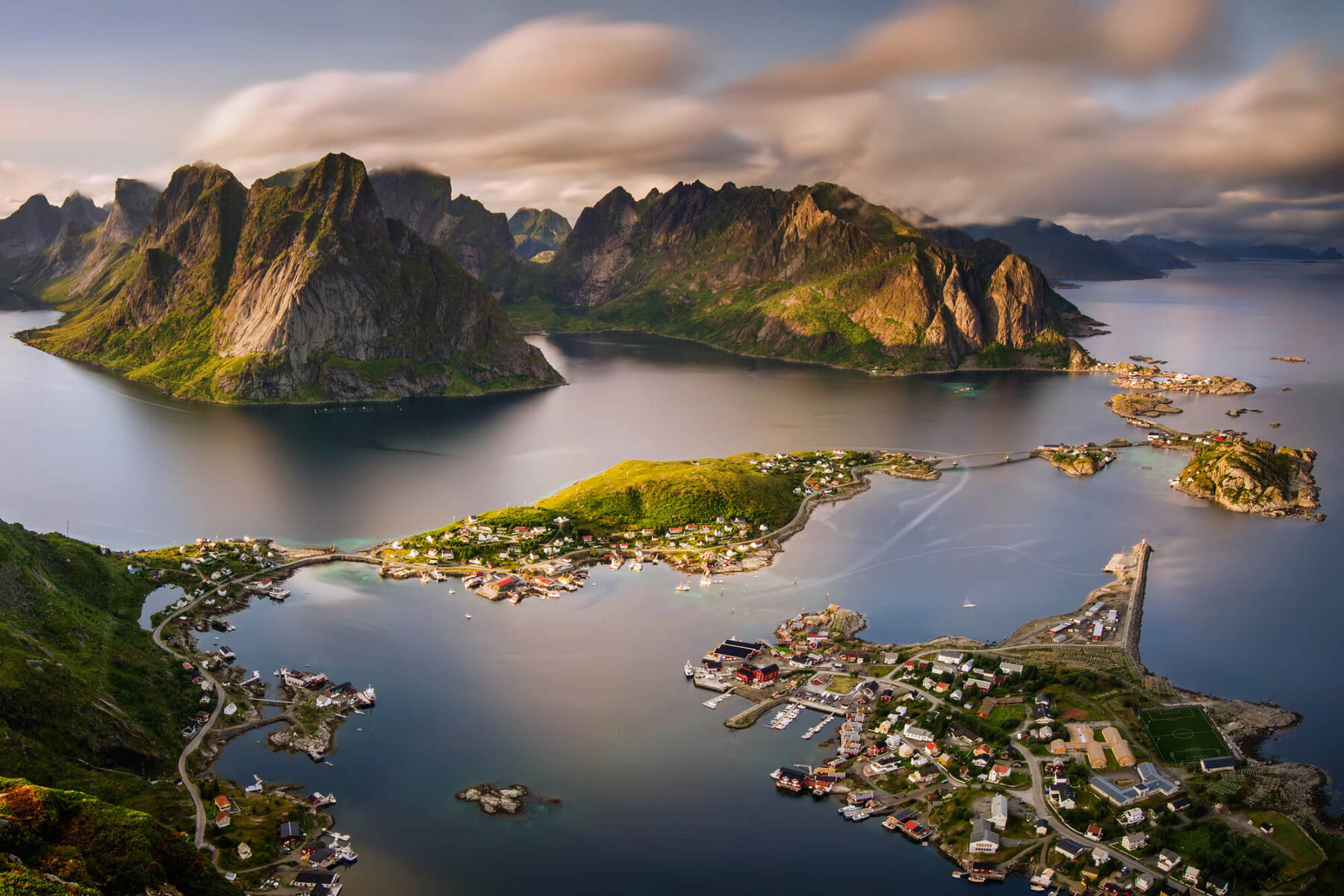 norway-viewpoint-over-reine-lofoten-istk