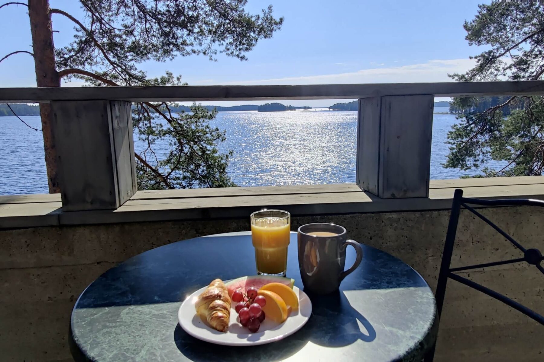 finland-hotelkalevala-breakfast-lake-view