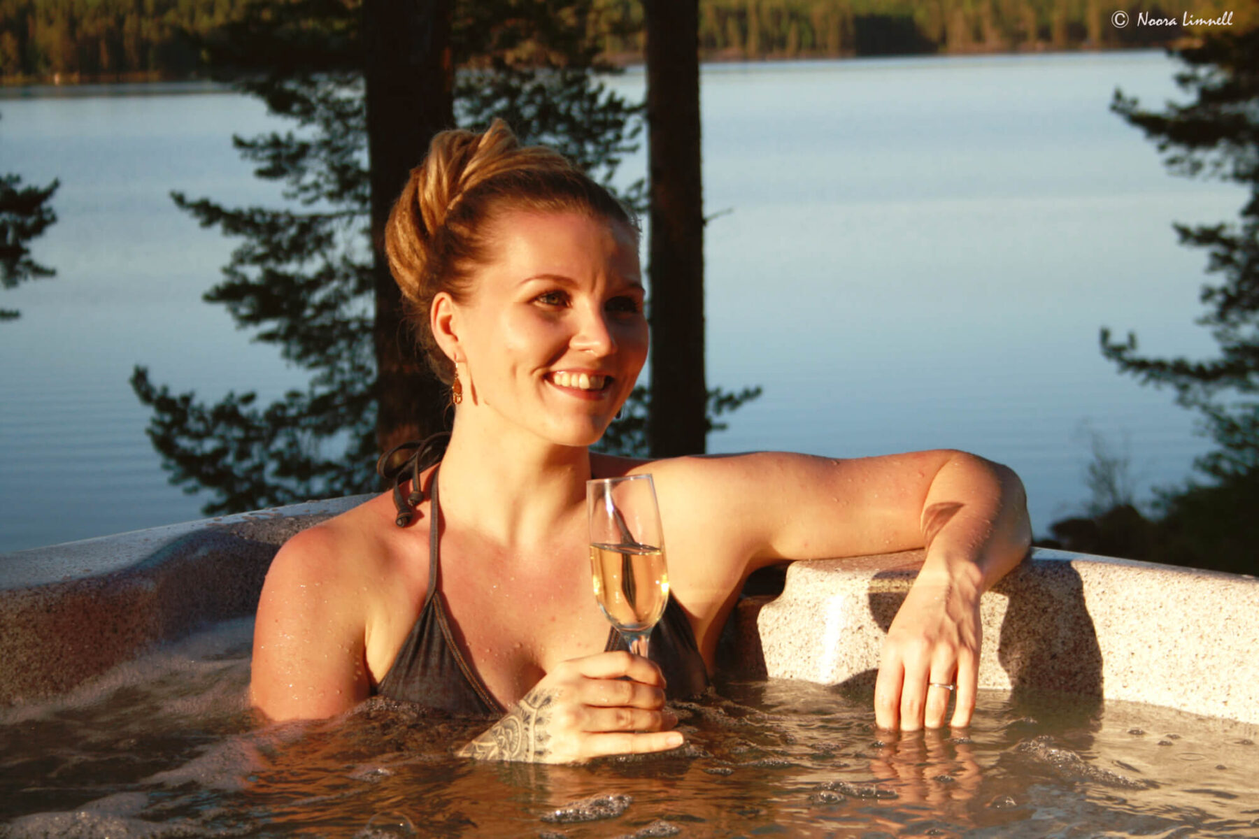 finland-hotelkalevala-sauna-outdoor-jacuzzi-1