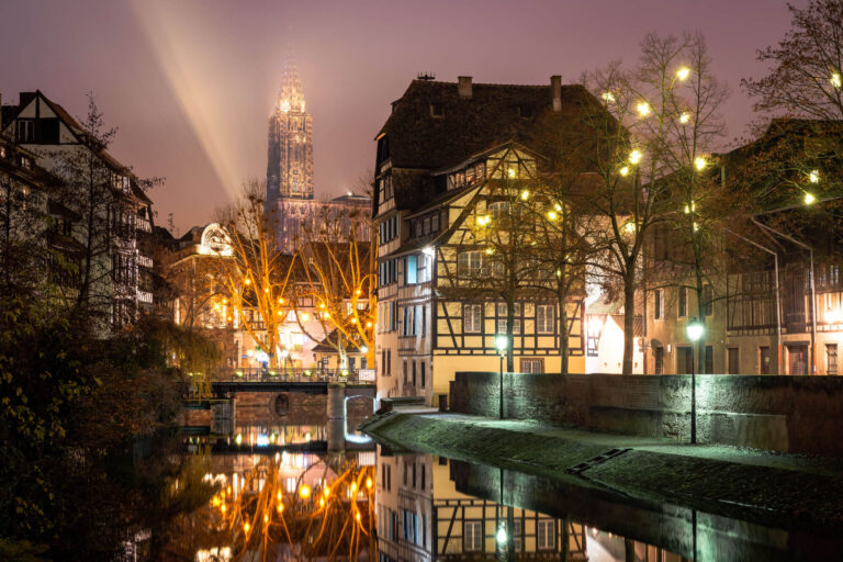 france-strasbourg-christmas-cathedrale-petite-france-cedric-schell