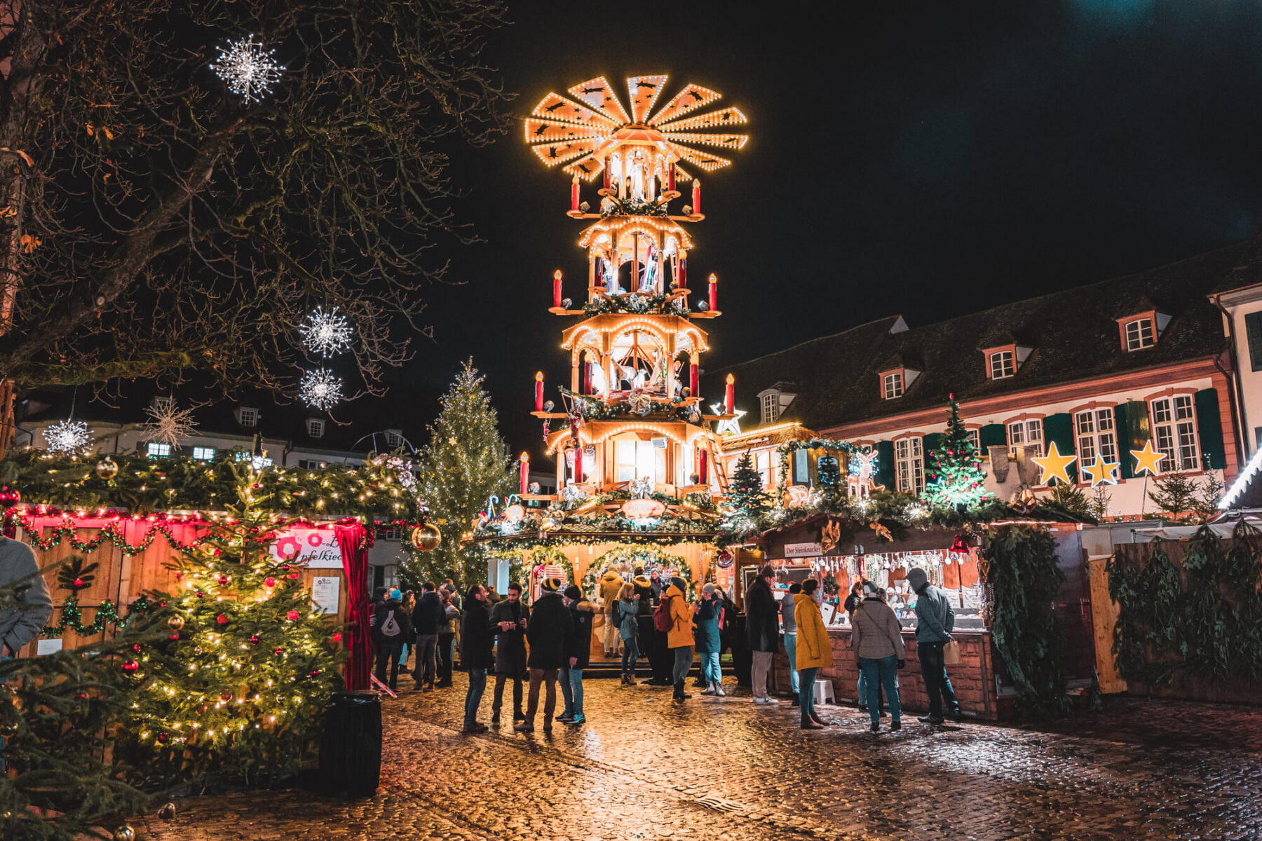 switzerland-basel-christmas-market-candle-statue