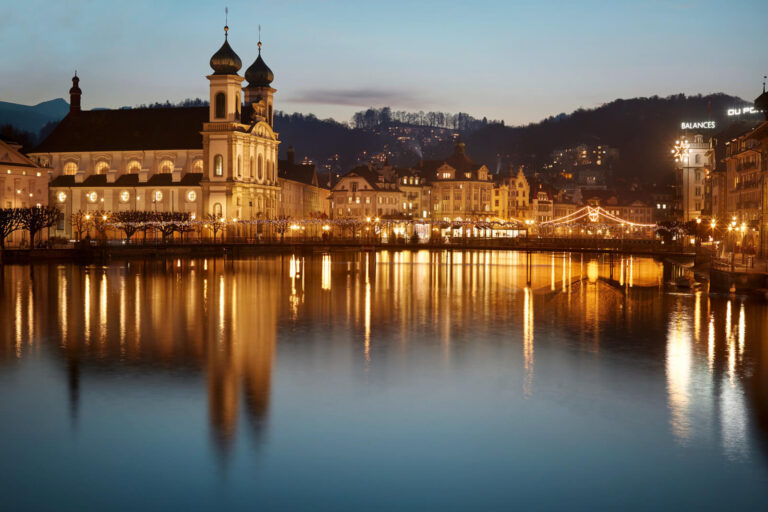 switzerland-lucerne-townhall-christmas-luzern-tourism