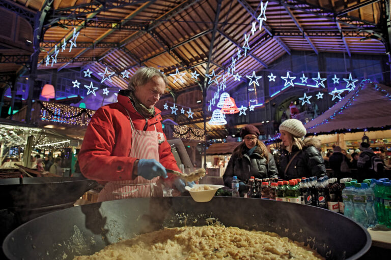 switzerland-montreux-christmas-market-2