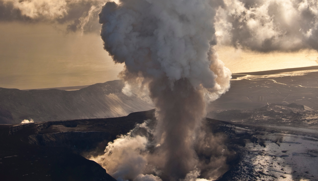 Picture of the Eyjafjallajökull volcanic eruption in Iceland showing the ash plume