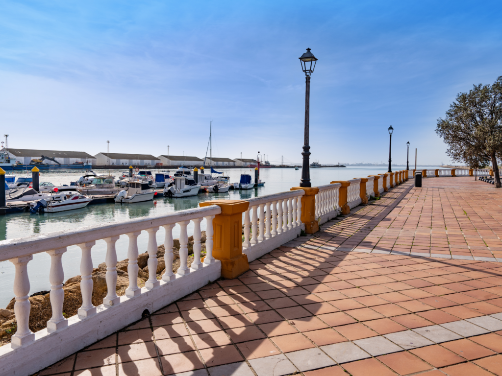 Picture of the harbour in El Puerto with boats in the background